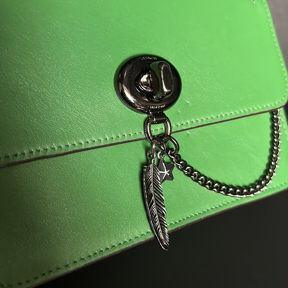 Coach Green Leather Turnlock Crossbody Chain Gunmetal Purse Handbag Feather Star - Picture 3 of 10